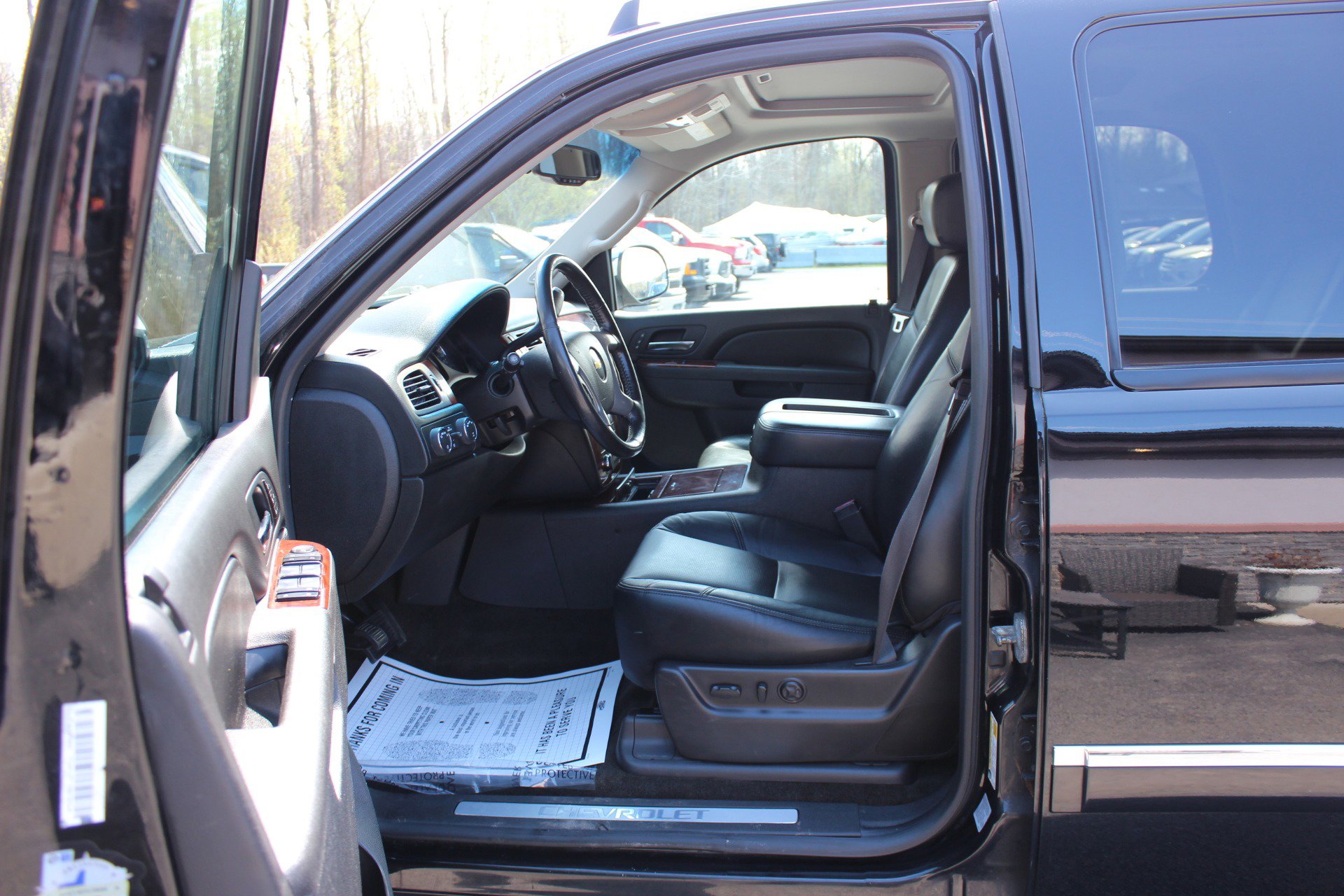 Used 2014 Chevrolet Tahoe LTZ AWD/4WD image 16