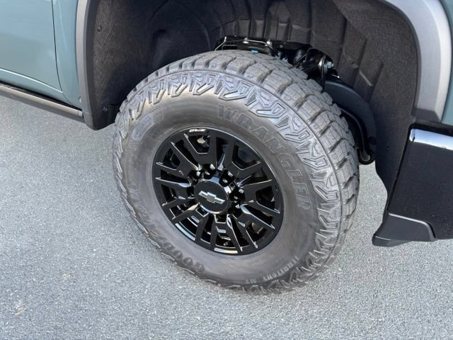 New 2026 Chevrolet Silverado 2500 ZR2 w/ LPO, Dark Essentials Package AWD/4WD image 4