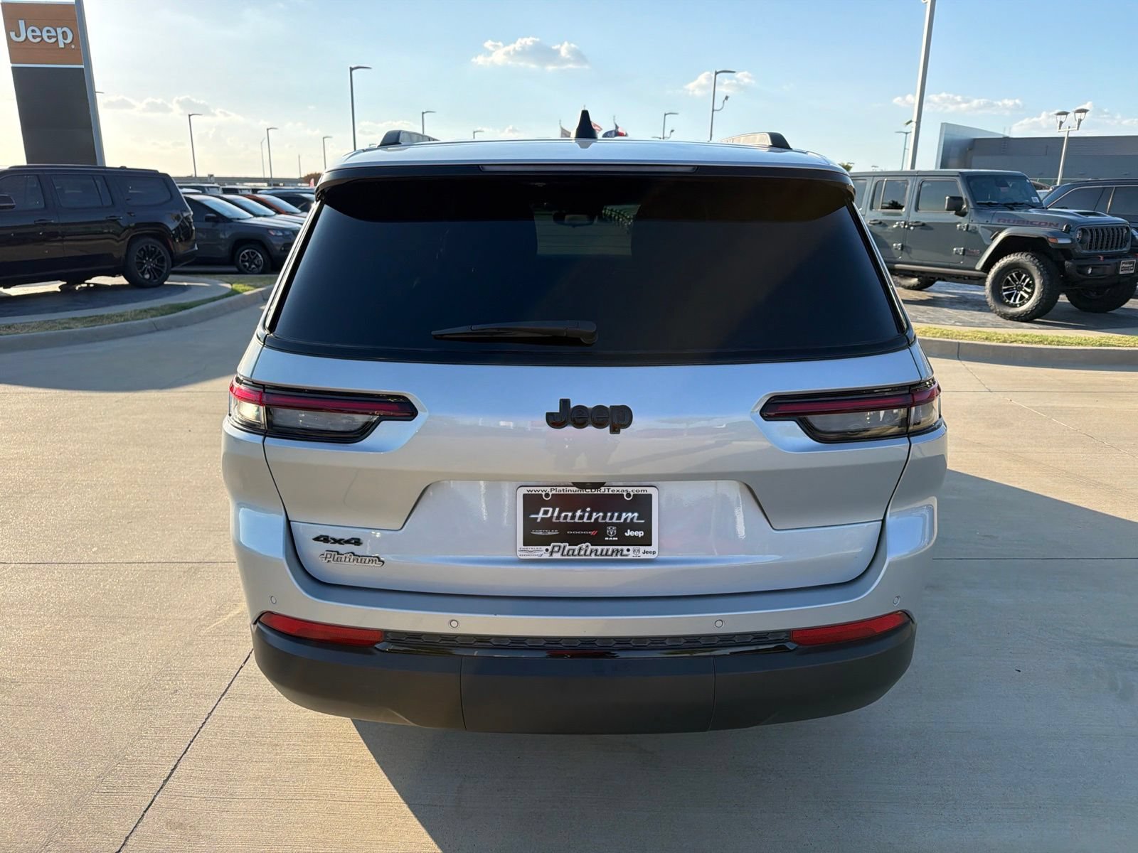 Used 2024 Jeep Grand Cherokee L Altitude AWD/4WD image 4