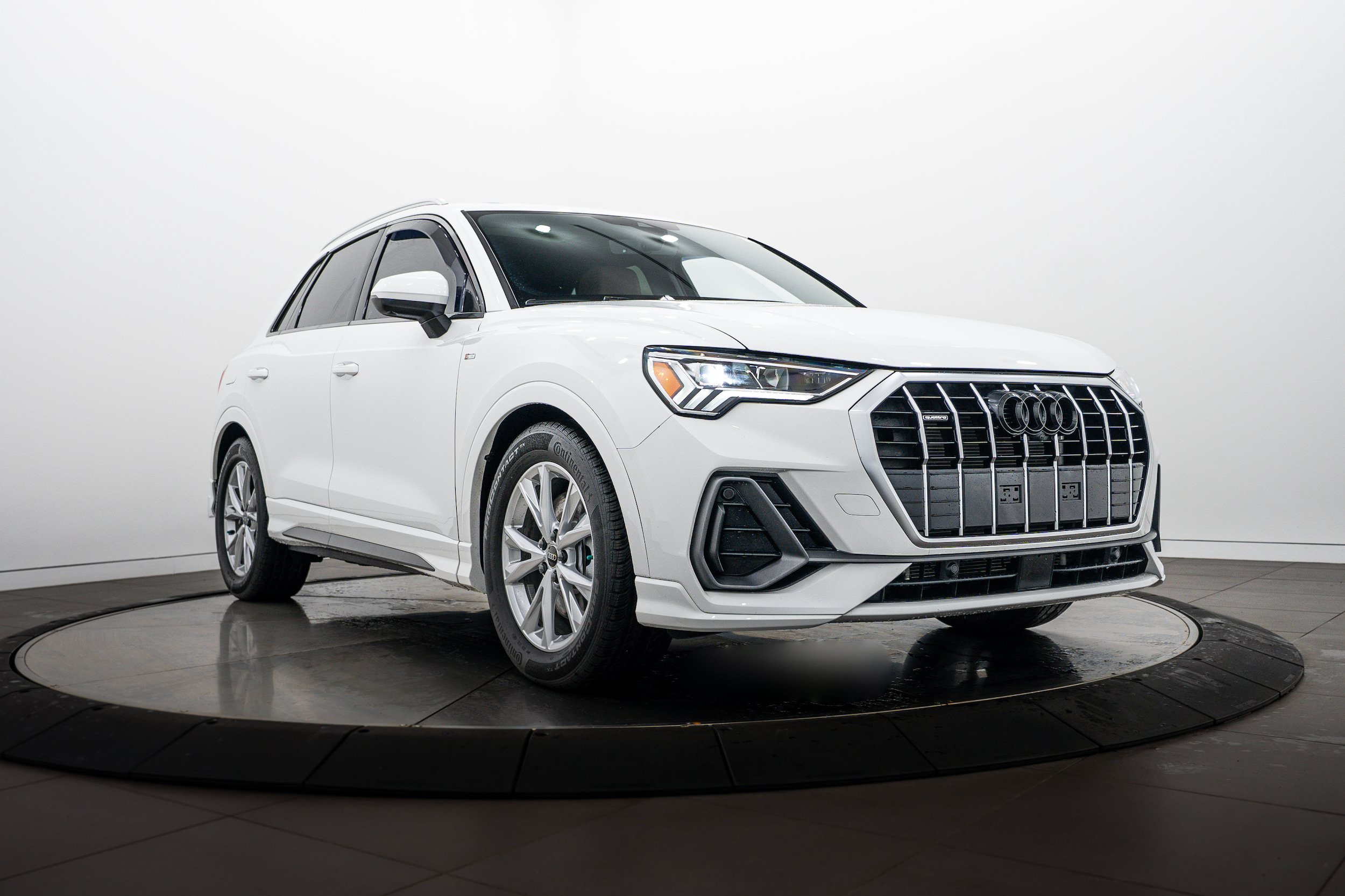 Used 2024 Audi Q3 2.0T Premium Plus AWD/4WD image 1