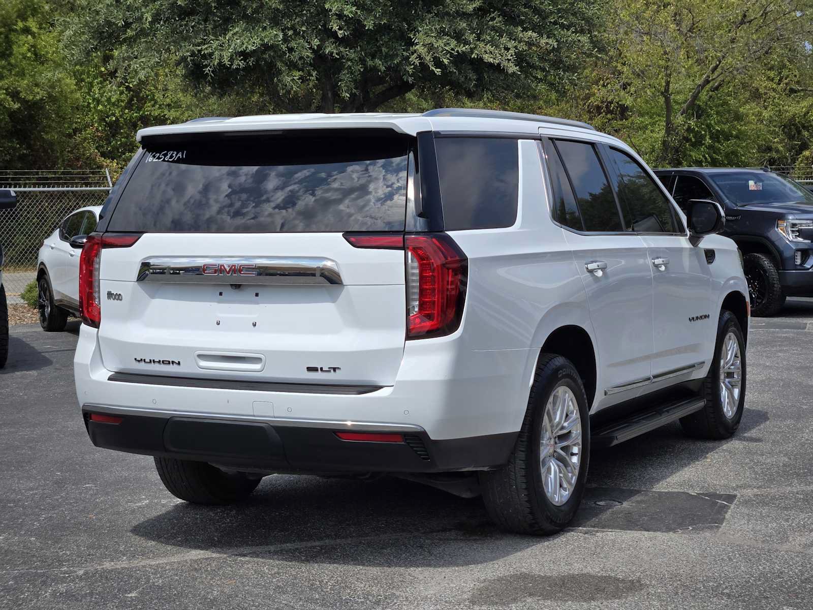 Certified 2024 GMC Yukon SLT w/ SLT Luxury Package AWD/4WD image 7