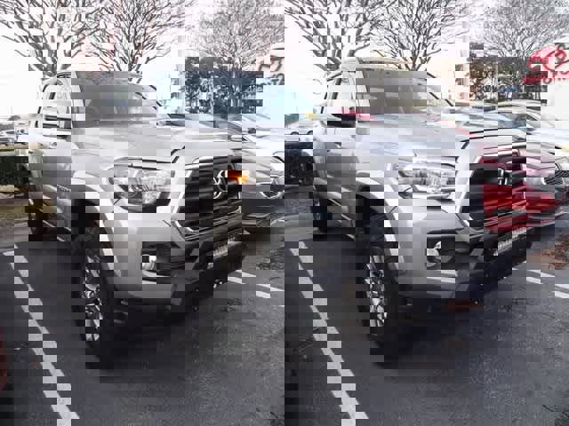 Used 2016 Toyota Tacoma SR5 w/ SR5 Appearance Package (SN) image 3