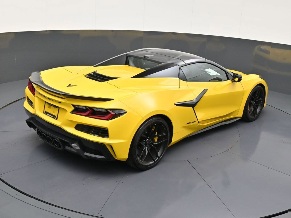 Used 2025 Chevrolet Corvette Z06 image 16