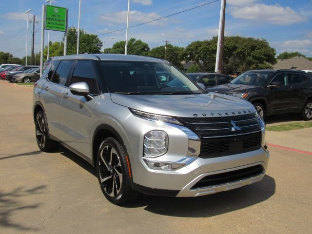 Used 2023 Mitsubishi Outlander SE image 4