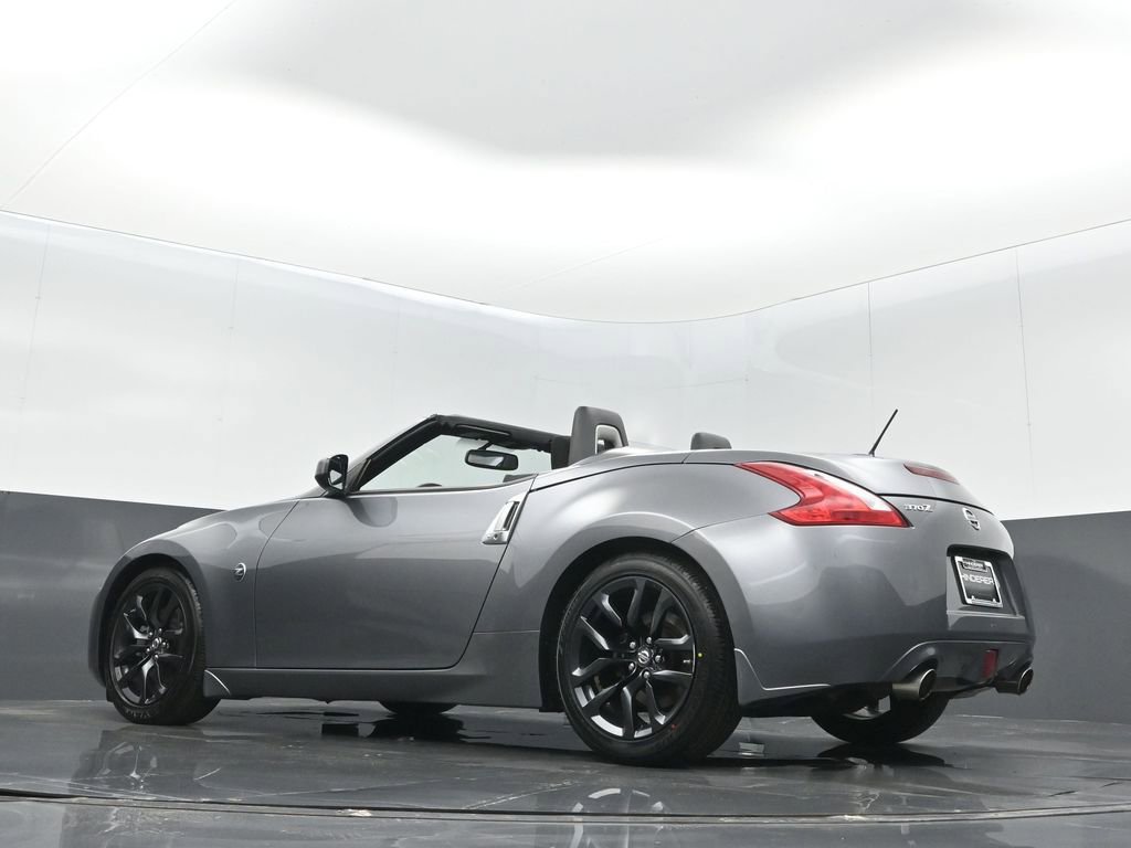 Used 2016 Nissan 370Z Roadster image 17