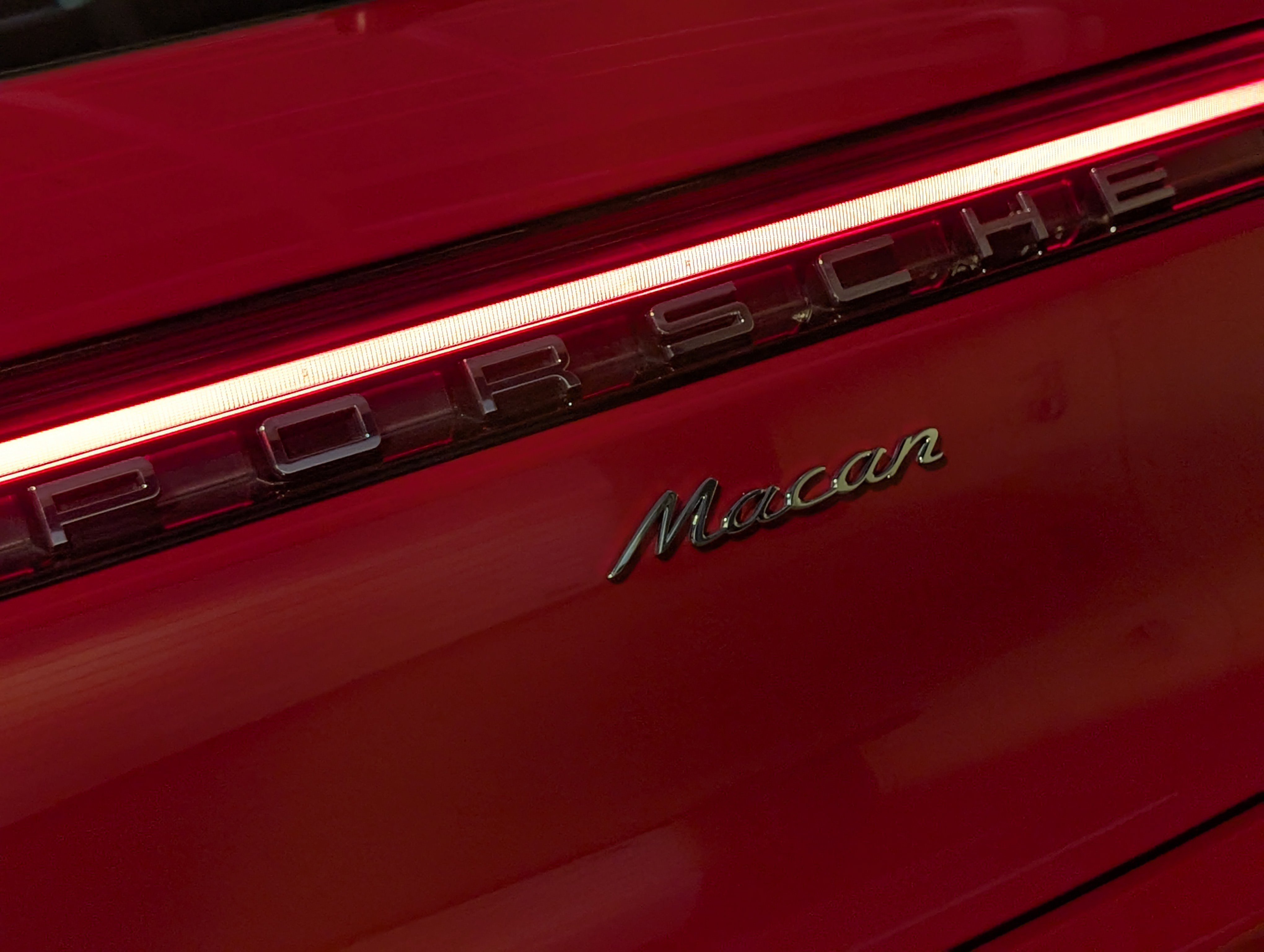 Certified 2026 Porsche Macan image 17
