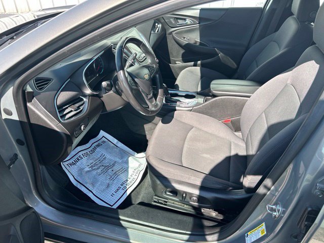 Used 2017 Chevrolet Malibu LT FWD image 13