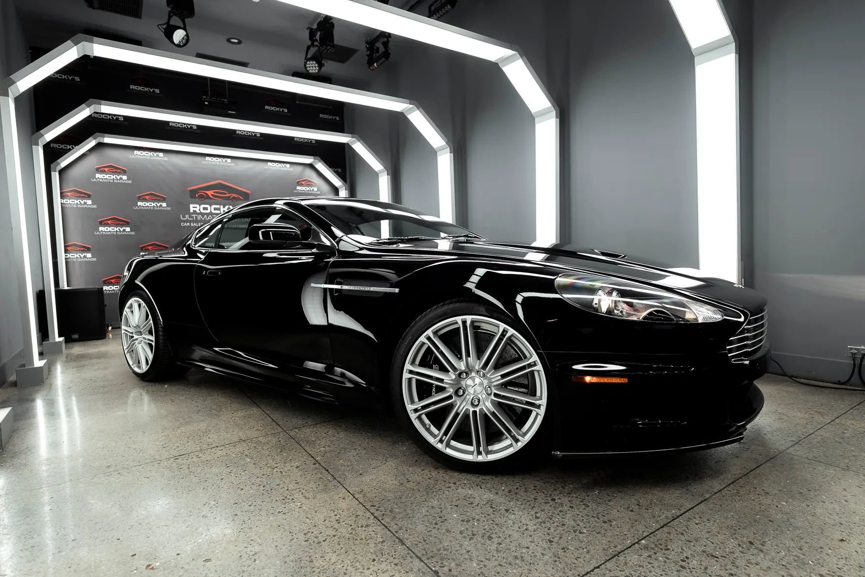 Used 2009 Aston Martin DBS Coupe 2D image 4