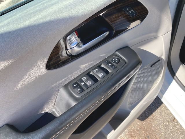Used 2022 Chrysler Pacifica Limited image 23