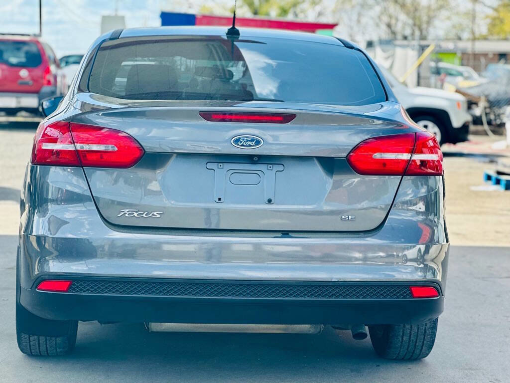 Used 2016 Ford Focus SE w/ SE Power Seat Package image 7