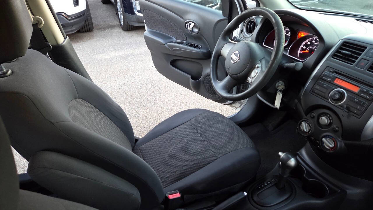 Used 2013 Nissan Versa SV image 36
