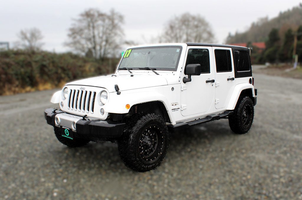Used 2017 Jeep Wrangler Unlimited Sahara image 3