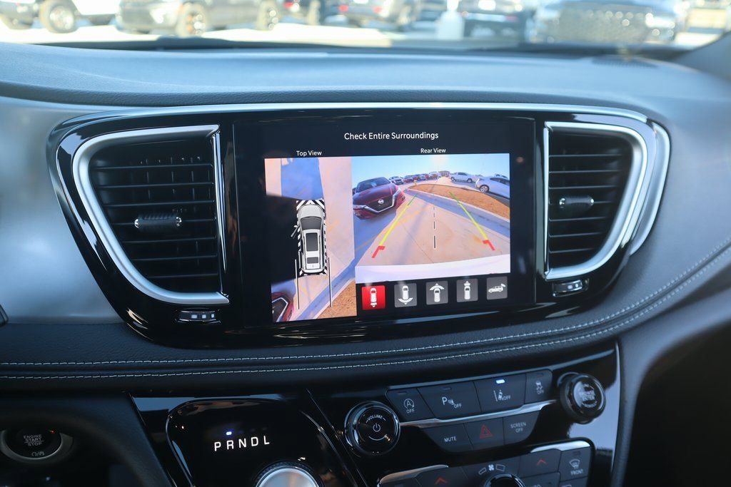 New 2026 Chrysler Pacifica Limited w/ Uconnect Theater Family Group image 6