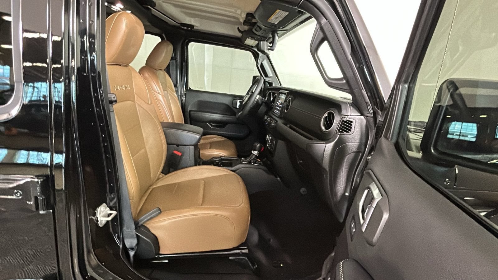 Used 2023 Jeep Wrangler Unlimited Sahara w/ Cold Weather Group AWD/4WD image 34