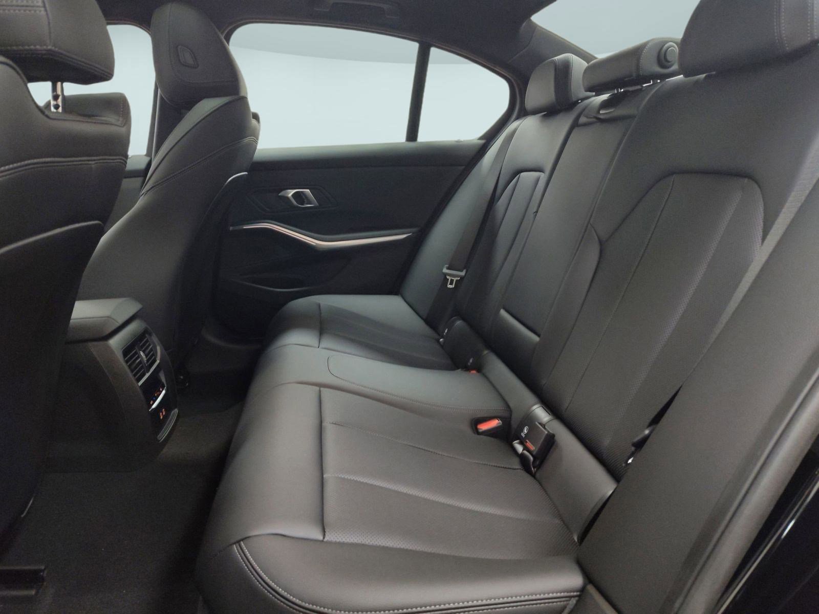 Used 2025 BMW 330i xDrive Sedan w/ Convenience Package image 22