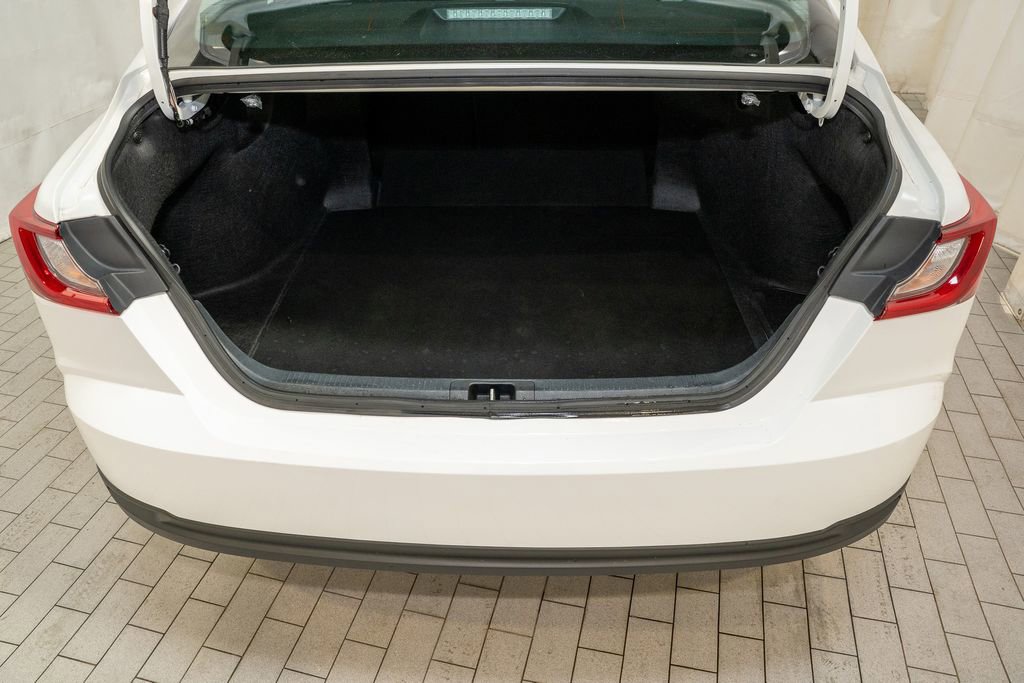 Used 2025 Toyota Camry LE image 7