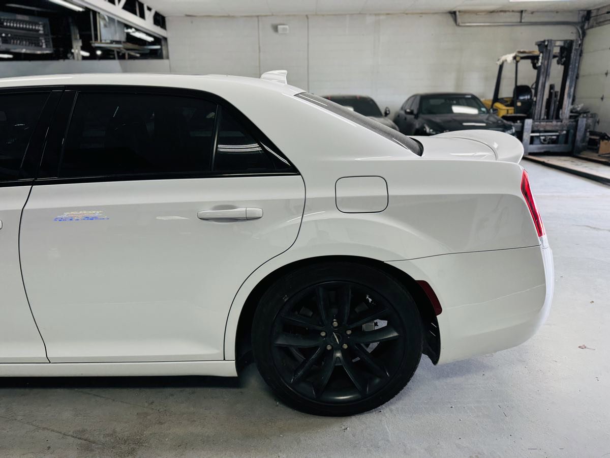 Used 2023 Chrysler 300 C RWD image 8