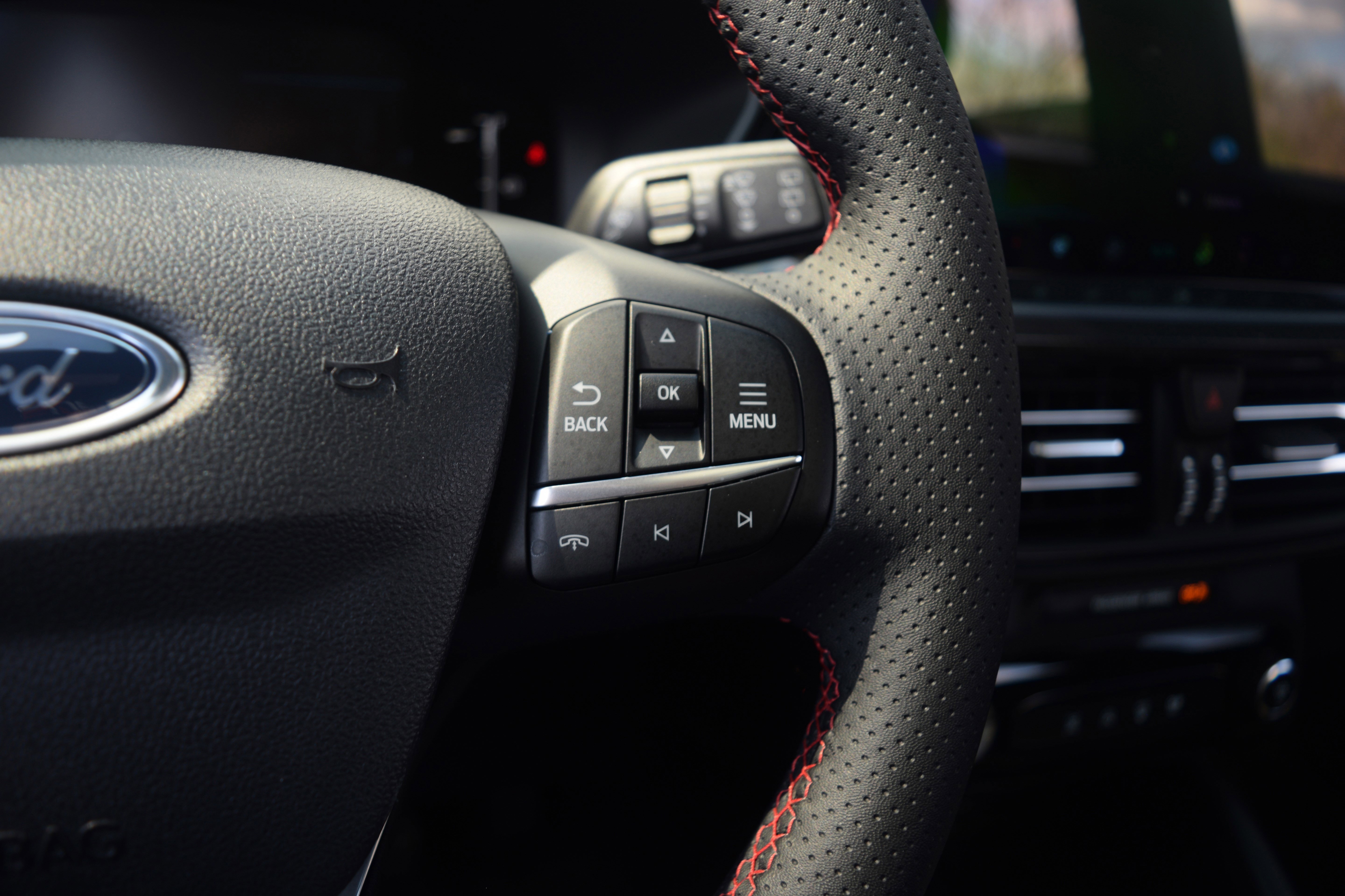 Used 2025 Ford Escape ST-Line w/ Tech Pack #1 image 5