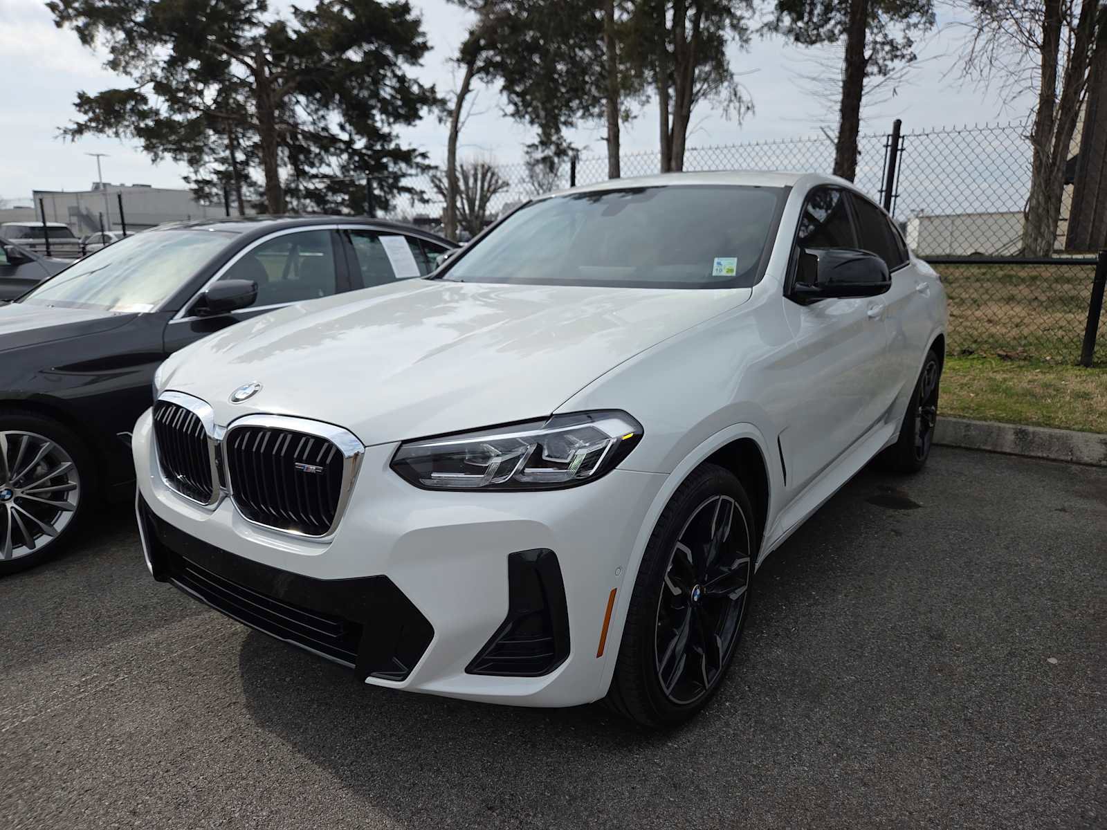 Used 2025 BMW X4 M40i w/ Premium Package image 10