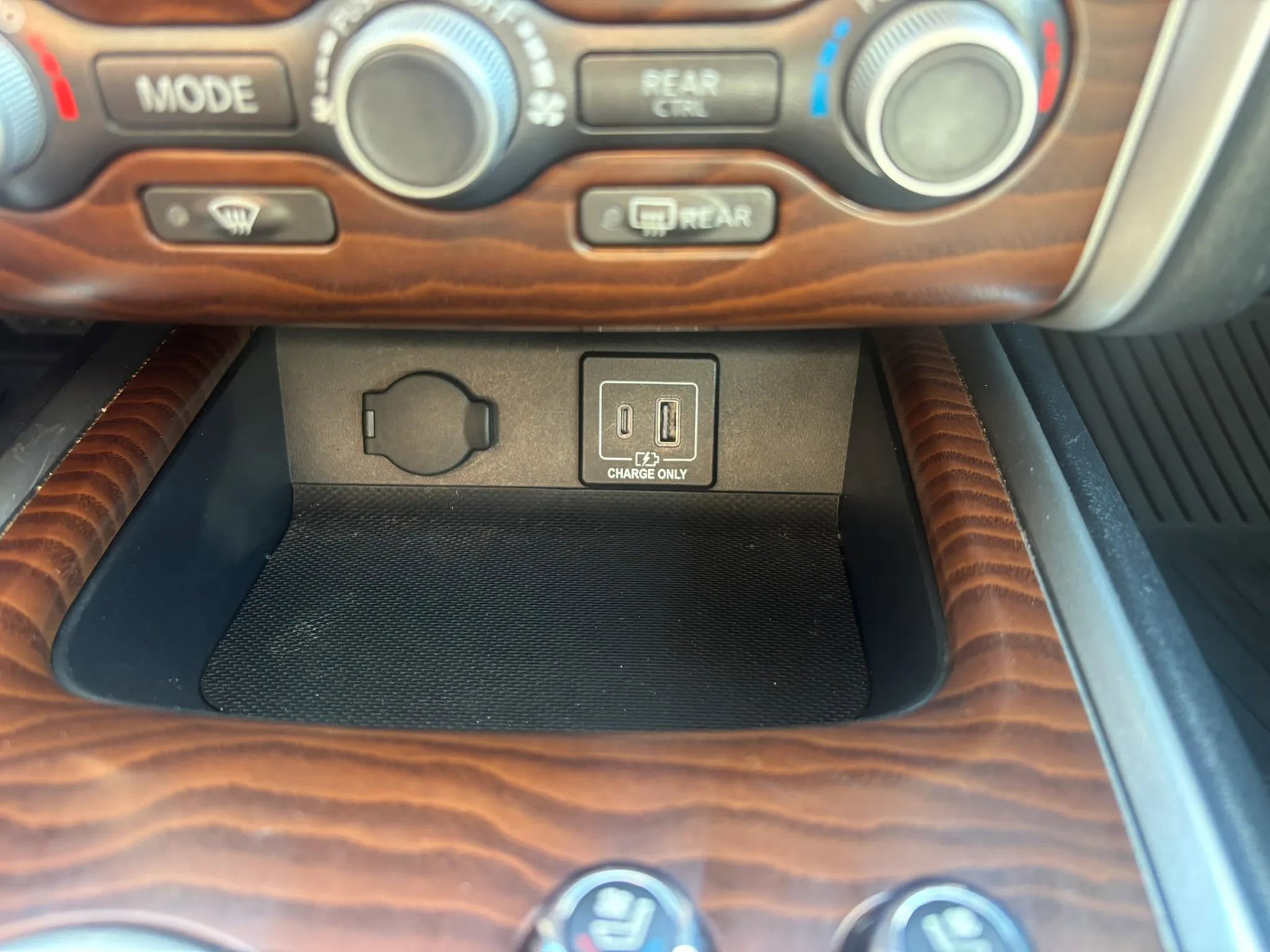 Used 2019 Nissan Pathfinder Platinum AWD/4WD image 18