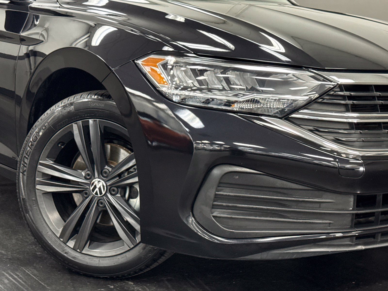 Used 2022 Volkswagen Jetta SE w/ Panoramic Sunroof Package FWD image 4