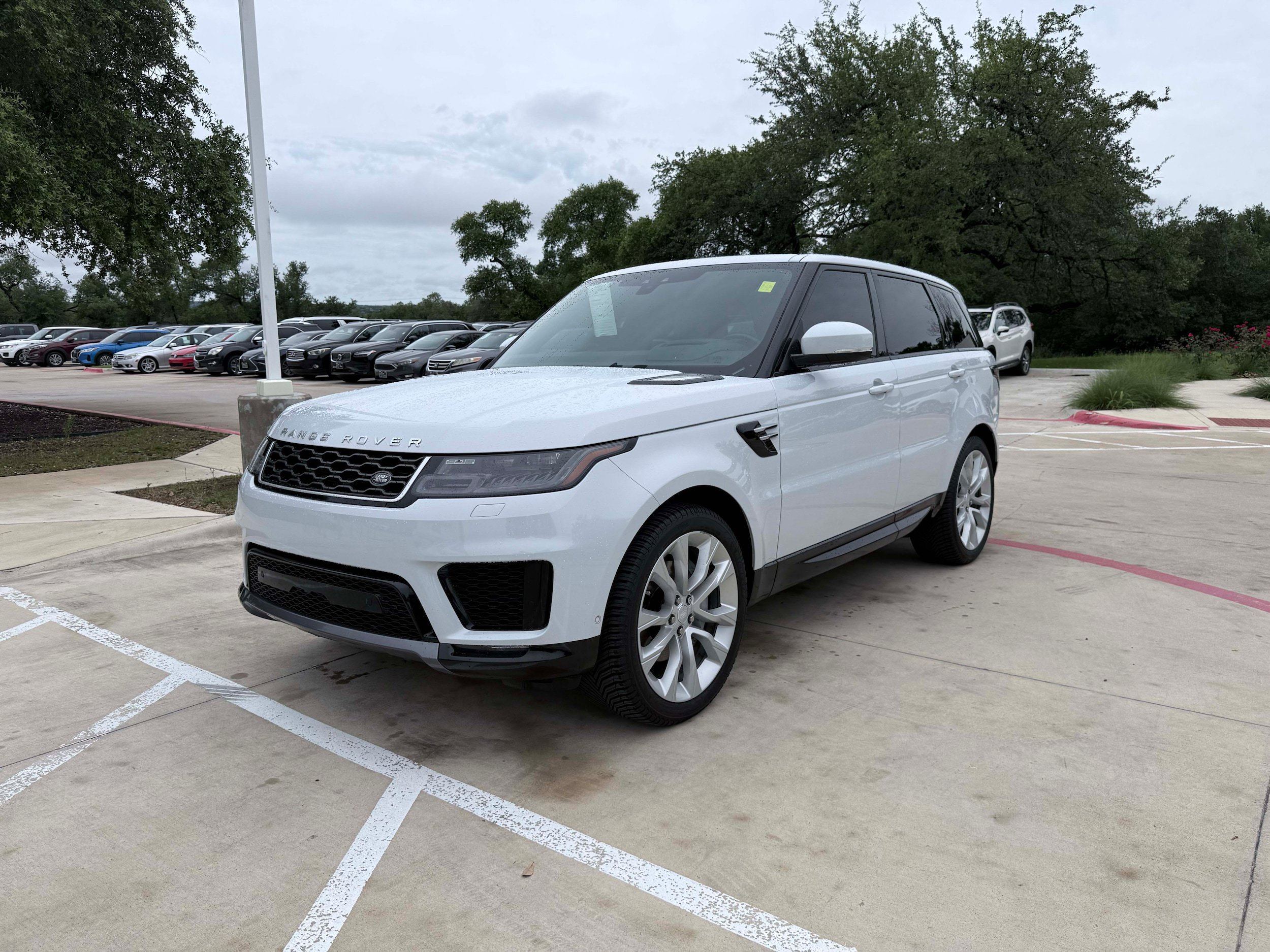 Used 2020 Land Rover Range Rover Sport HSE AWD/4WD image 2