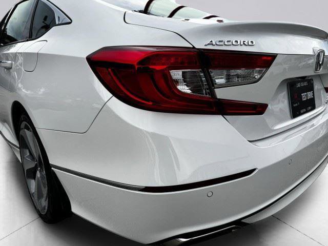 Used 2018 Honda Accord Touring image 14