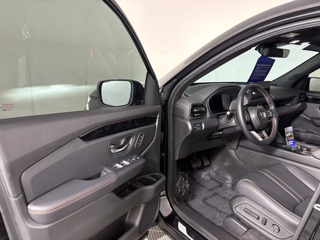 Used 2025 Honda Pilot TrailSport image 11