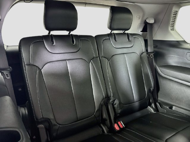 Used 2023 Jeep Grand Cherokee L Limited w/ Black Appearance Package AWD/4WD image 28