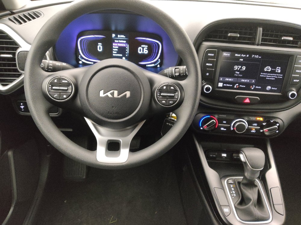 Used 2025 Kia Soul LX w/ LX Technology Package FWD image 22