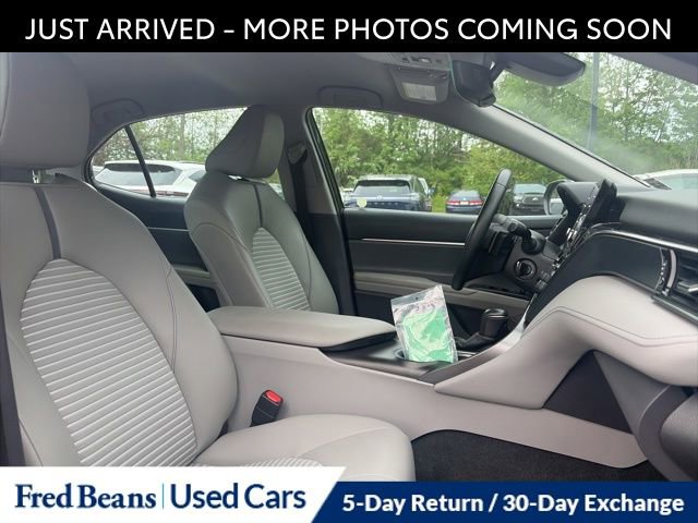 Used 2022 Toyota Camry SE FWD image 13