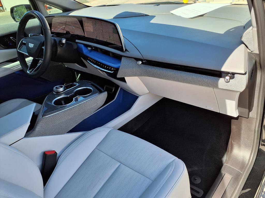 Certified 2025 Cadillac Optiq Sport 2 AWD/4WD image 8