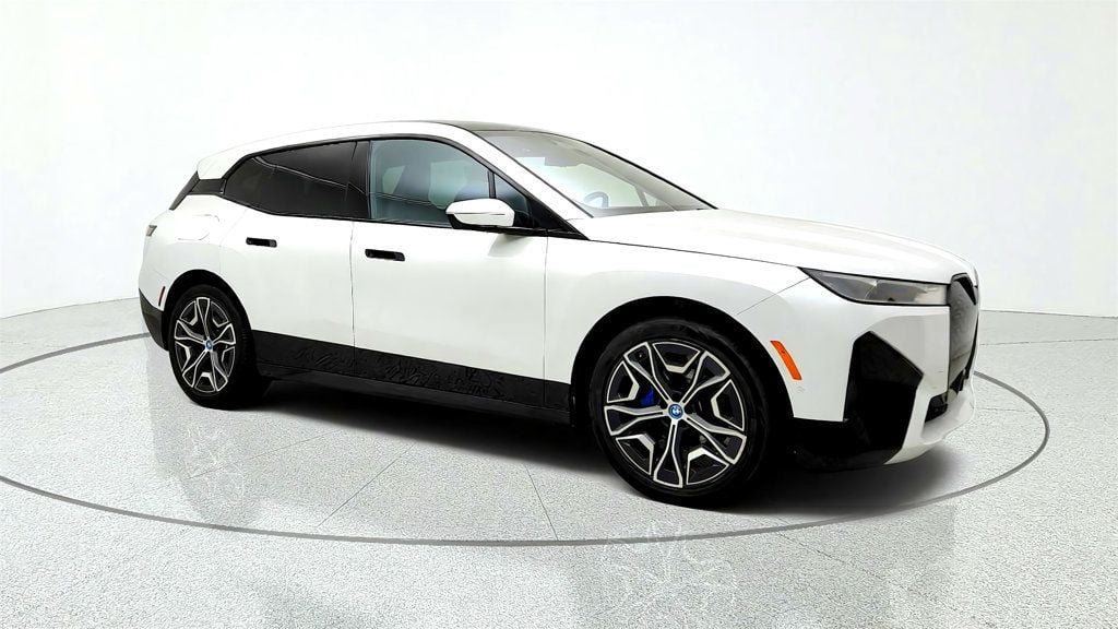 Used 2024 BMW iX xDrive50 w/ Sport Package AWD/4WD image 3
