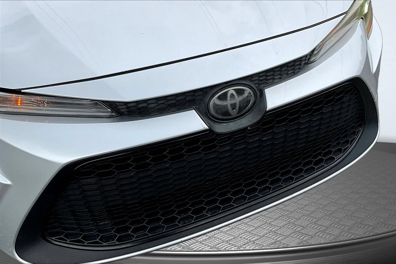 Used 2020 Toyota Corolla LE FWD image 29