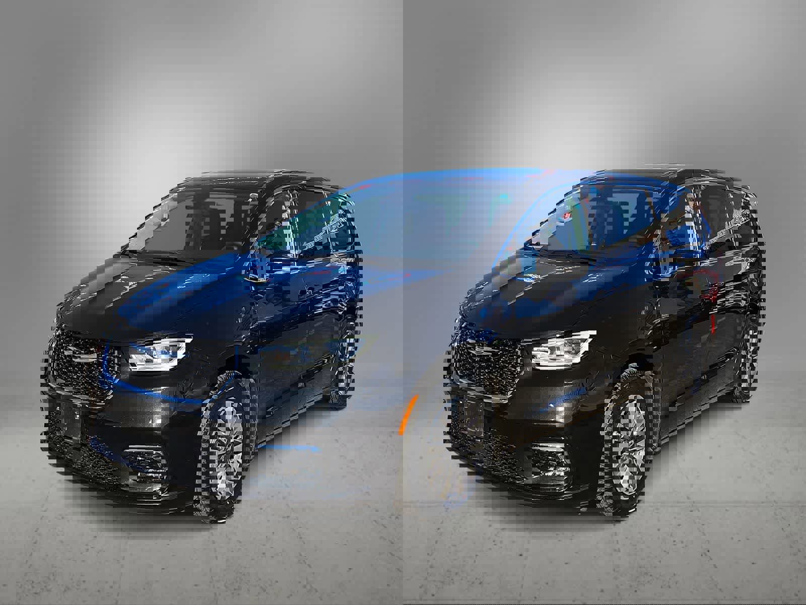 Used 2023 Chrysler Pacifica Touring-L image 5