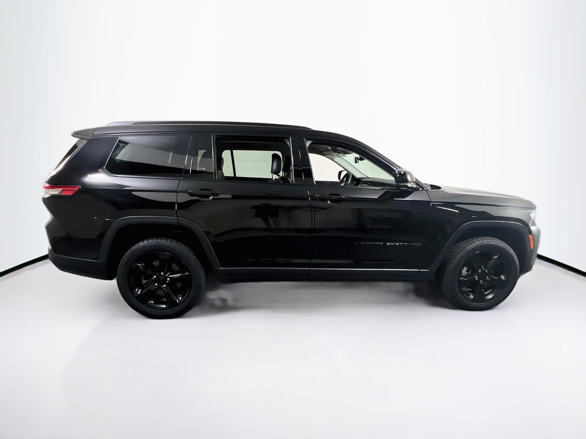 Used 2023 Jeep Grand Cherokee L Limited w/ Black Appearance Package AWD/4WD image 4