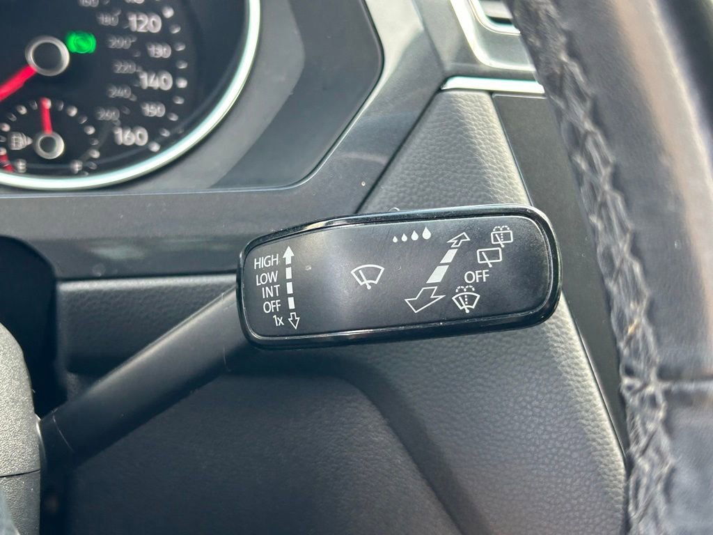 Used 2018 Volkswagen Tiguan SEL w/ 3rd Row Seat Package AWD/4WD image 27