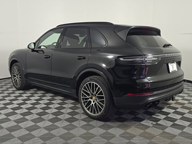 Certified 2023 Porsche Cayenne Platinum Edition image 3