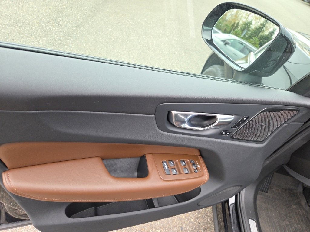 Certified 2023 Volvo XC60 B5 Plus w/ Protection Package Premier image 3