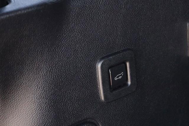 Used 2017 Ford Expedition EL XLT w/ Equipment Group 201A AWD/4WD image 8