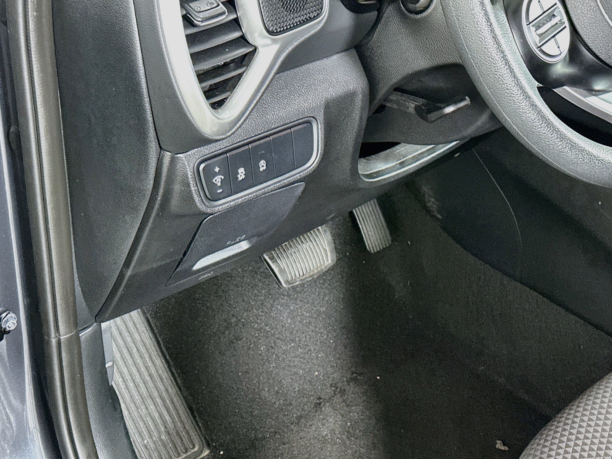 Used 2025 Kia Soul LX w/ LX Technology Package FWD image 17