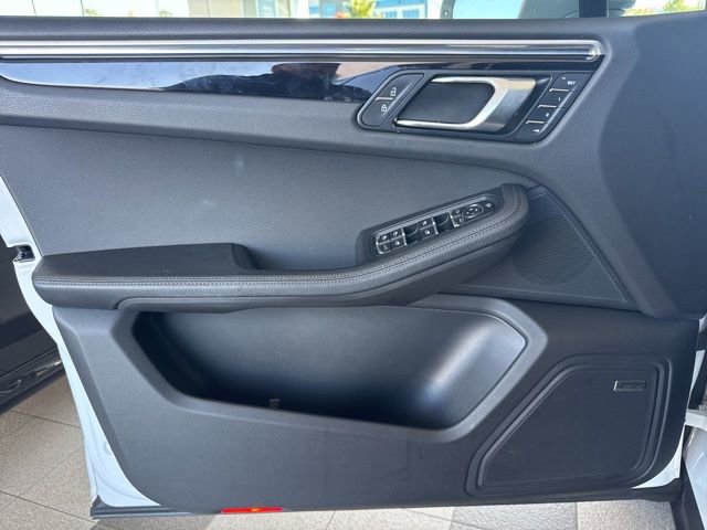 Used 2022 Porsche Macan AWD/4WD image 18