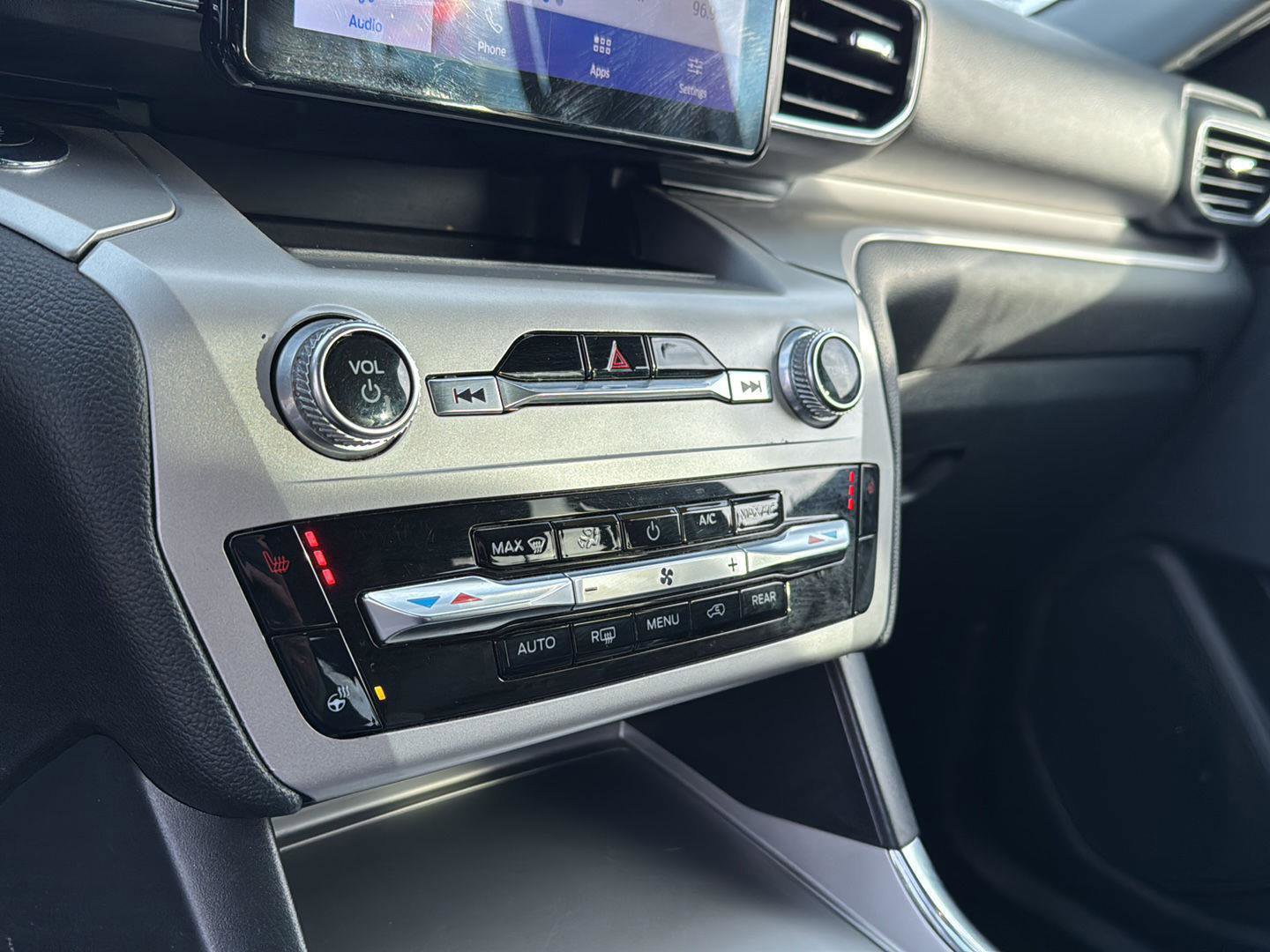 Used 2022 Ford Explorer XLT w/ Equipment Group 202A image 22