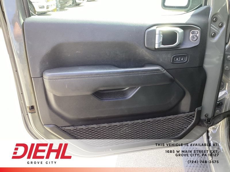 Used 2022 Jeep Wrangler Unlimited Sahara w/ Cold Weather Group AWD/4WD image 15