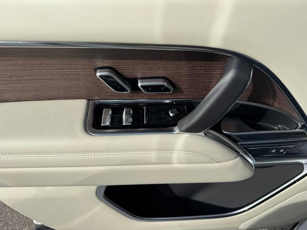 New 2026 Land Rover Range Rover SE image 15