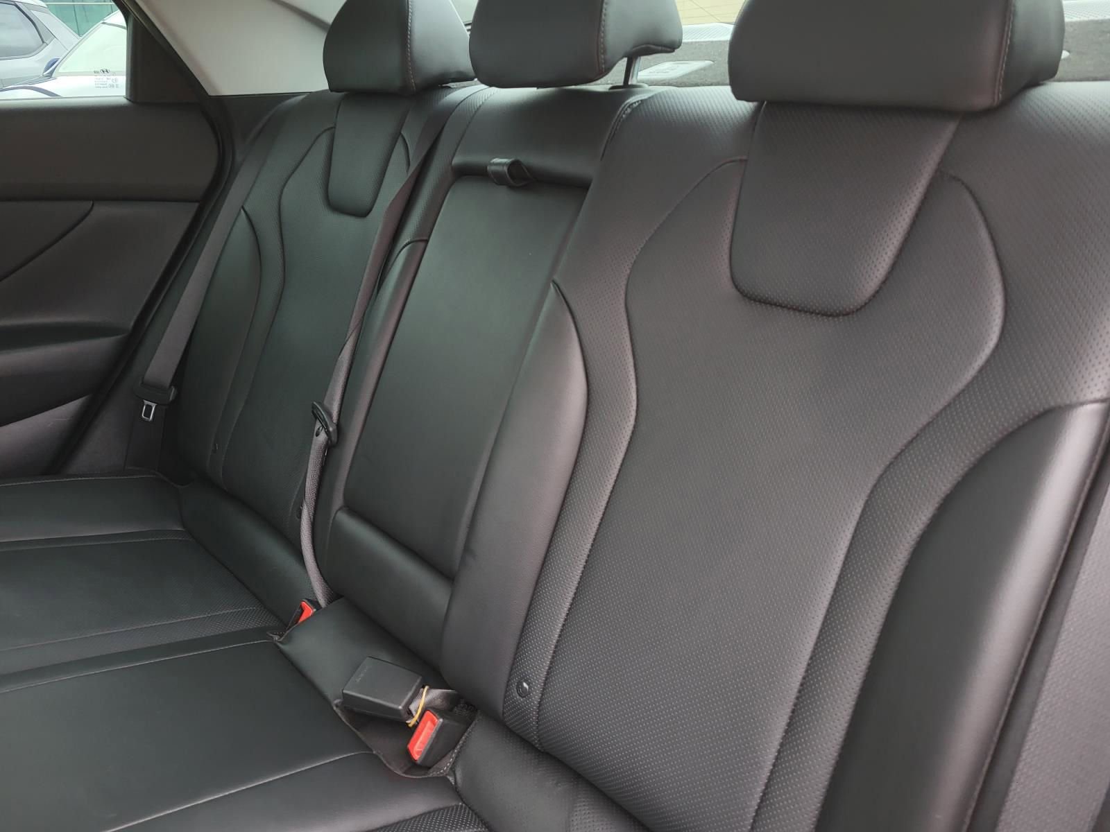Used 2023 Hyundai Elantra Limited FWD image 13