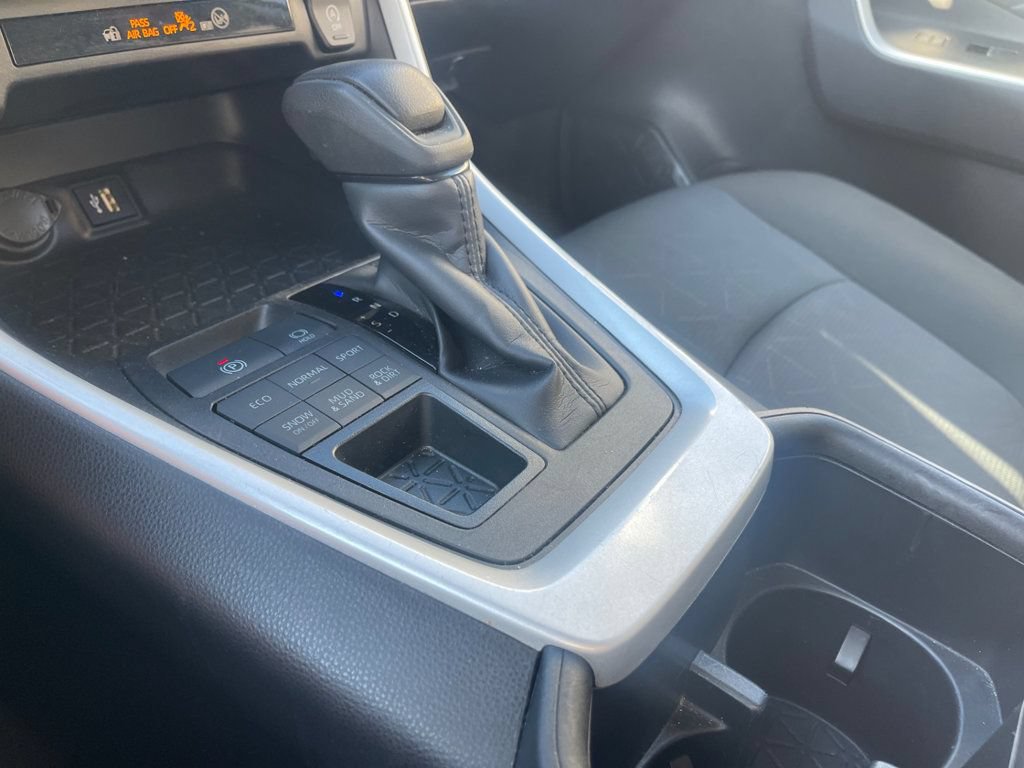Used 2025 Toyota RAV4 XLE AWD/4WD image 19
