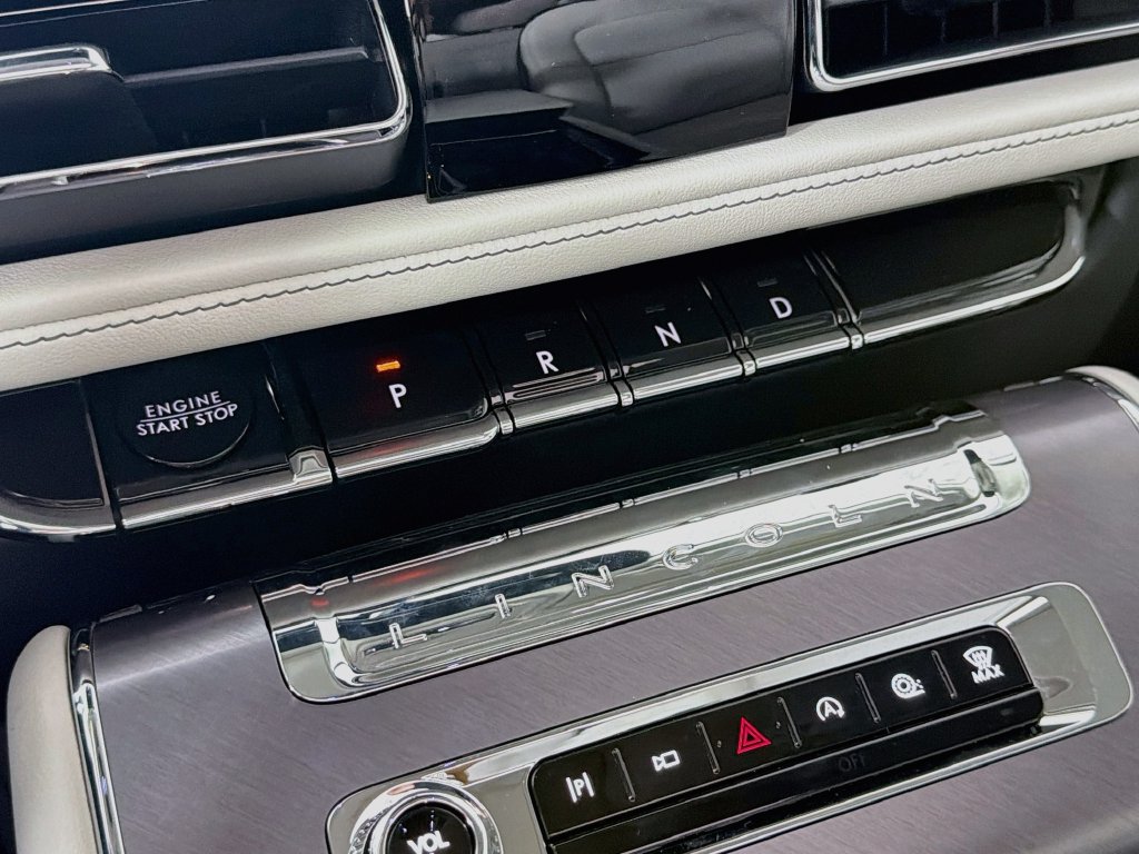 New 2027 Lincoln Aviator 2WD image 17