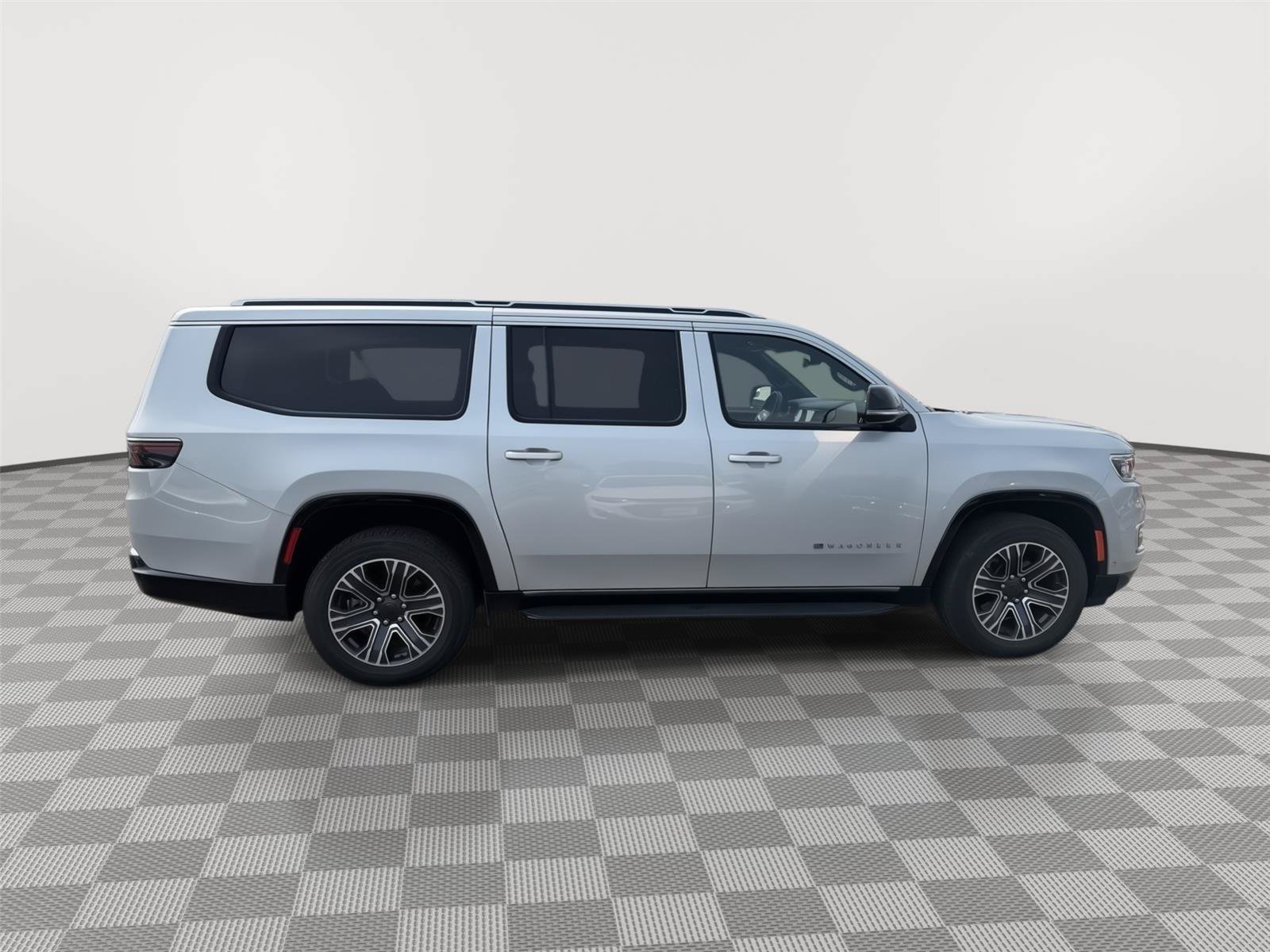 Used 2024 Jeep Wagoneer L Series II w/ Flexible Seating Group AWD/4WD image 8