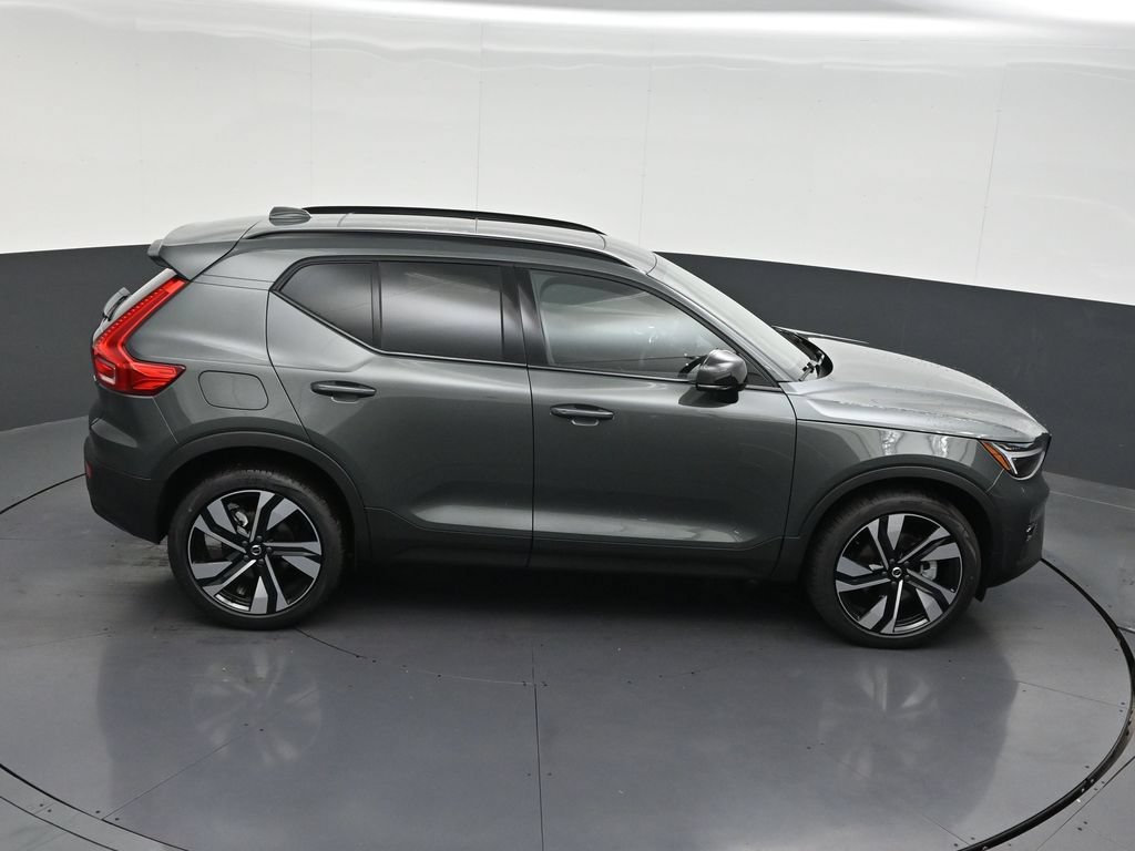 New 2026 Volvo XC40 B5 Plus AWD/4WD image 18